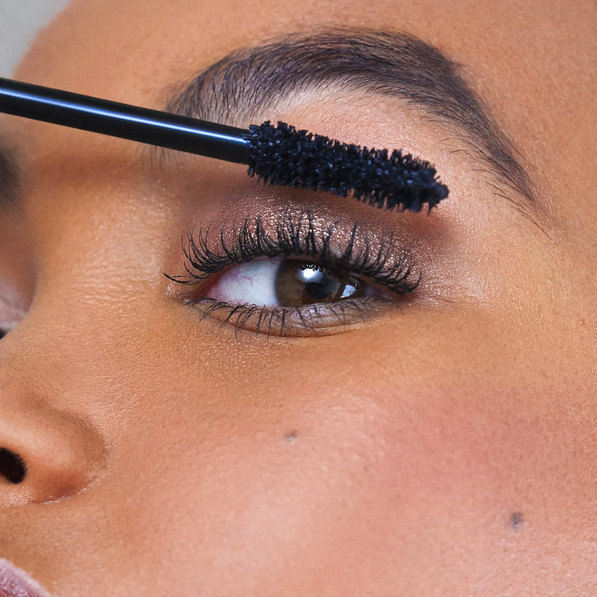 3INA MAKEUP - Vegan - Cruelty Free - The 24h Level Up Mascara Waterproof 900 - Black Mascara Long Lashes - Extreme Definition - Volume Length Curve - Panoramic Effect - Metallic Tube - Hourglass Brush