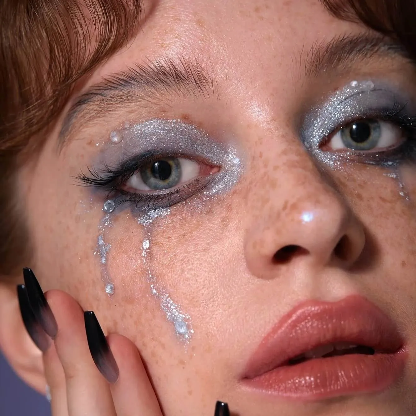 Gel eyeshadow Sheglam x Corpse Bride Ghostly Glitter Gel - Tears To Shed, silver
