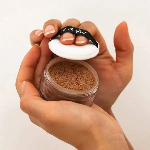 LA Girl Instant Blurring Loose Powder